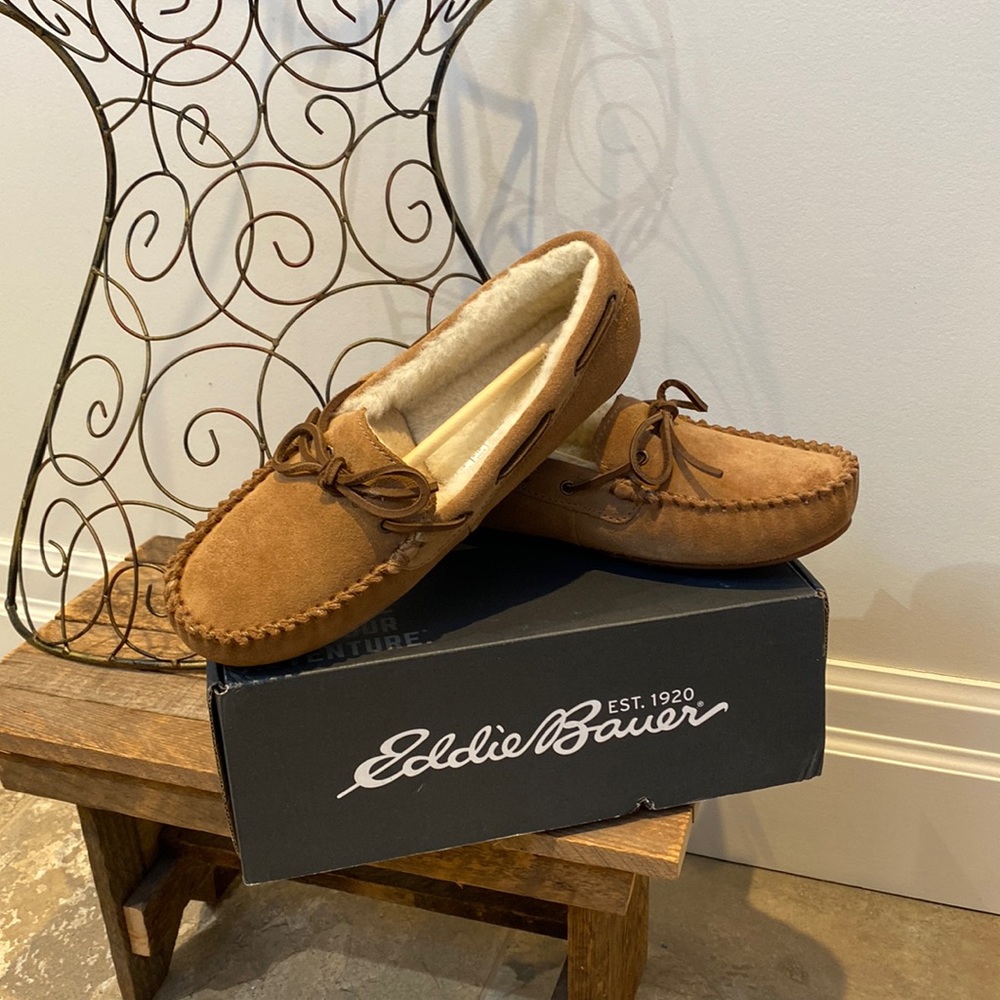 🆕 Eddie Bauer Women’s Shearling Moc Slippers